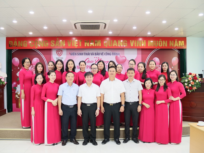 Viện Sinh thái và Bảo vệ công trình tổ chức Hội thi cắm hoa “Duyên dáng phụ nữ Việt Nam” chào mừng ngày 20 - 10