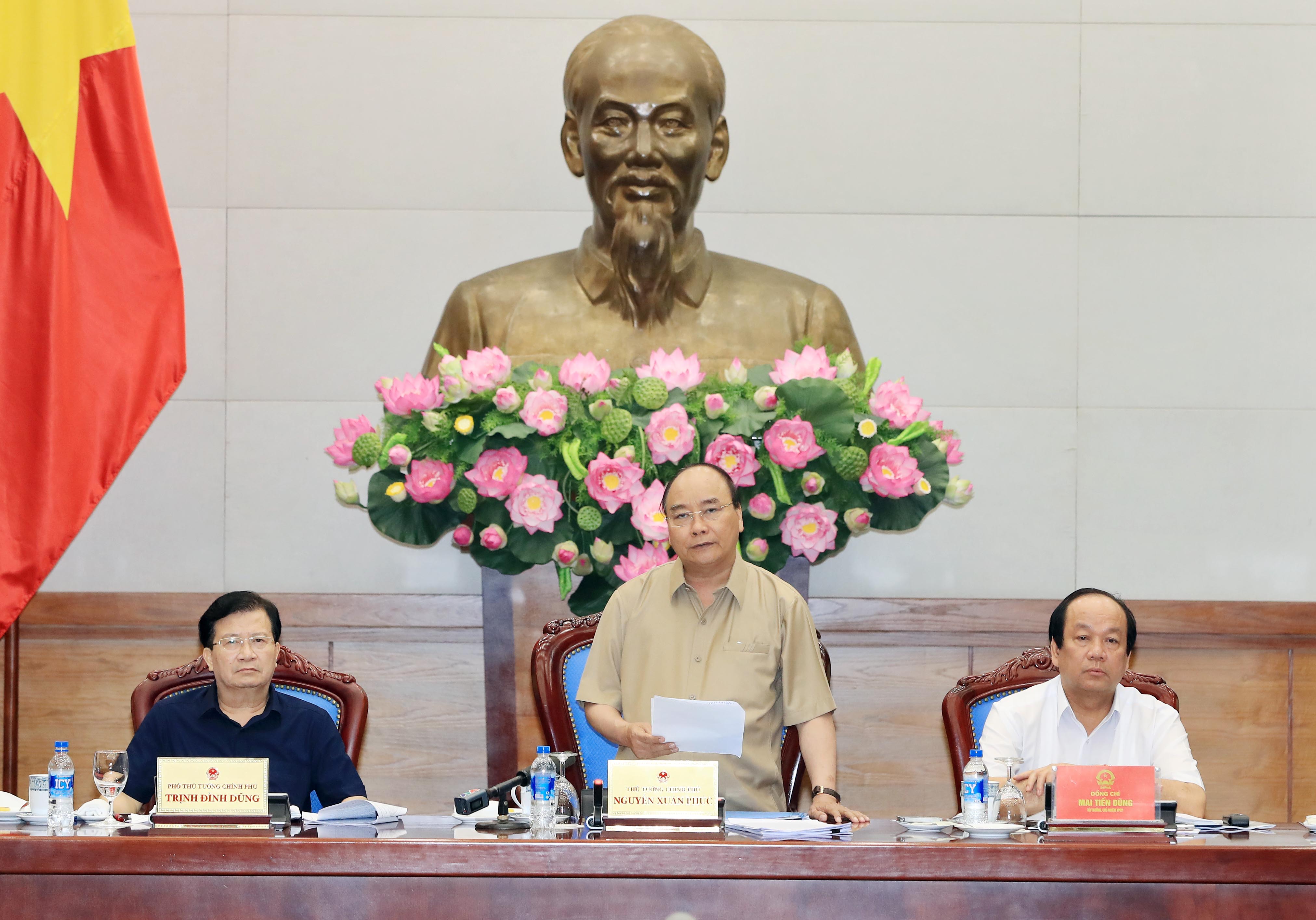 Thủ tướng làm việc với các tỉnh Đồng bằng sông Cửu Long về chống sạt lở