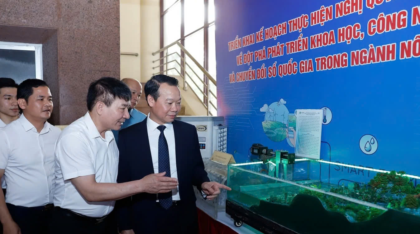 Bộ trưởng Đỗ Đức Duy tham quan thành tựu KHCN ngành Nông nghiệp và Môi trường