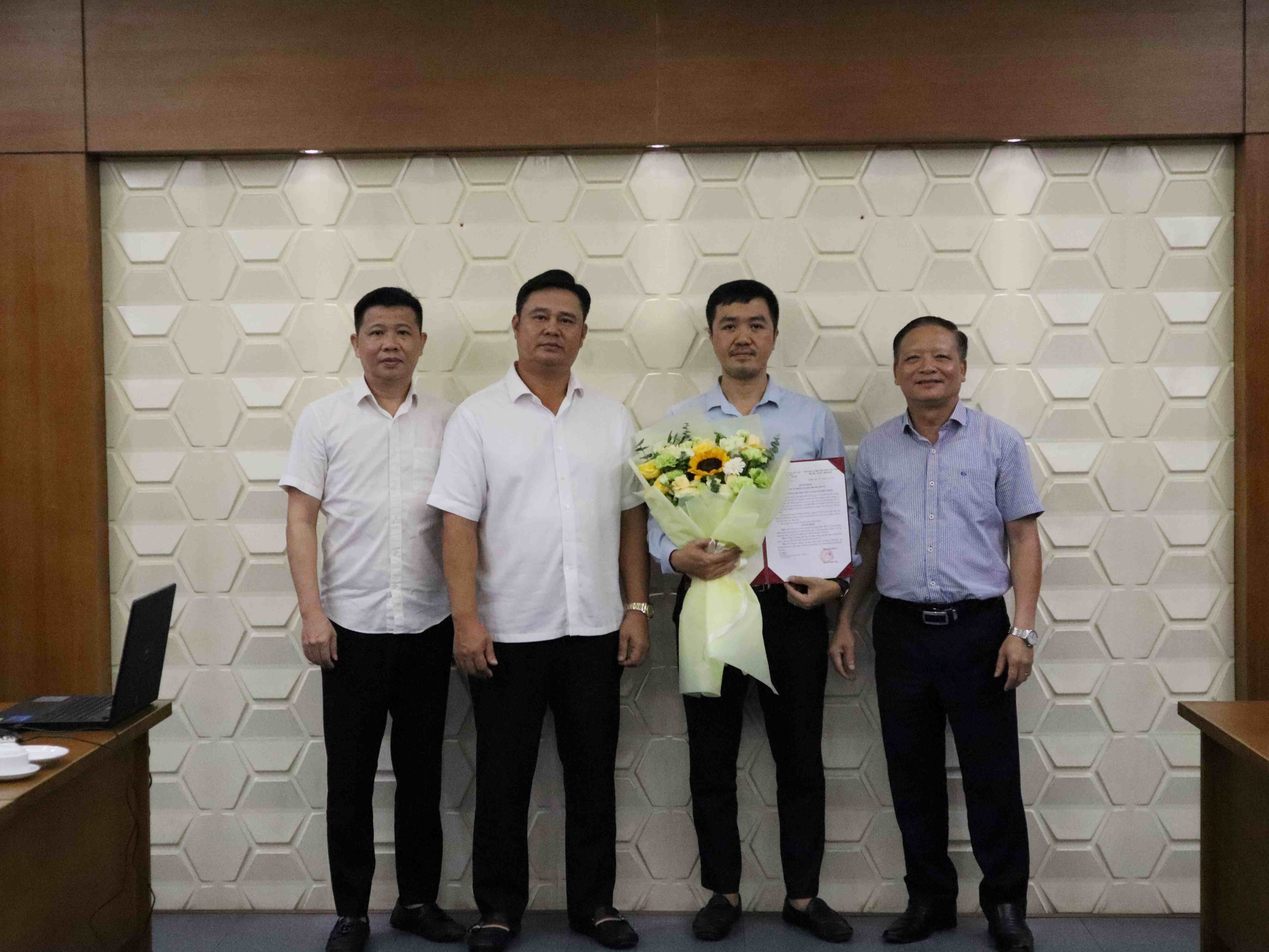 Lễ công bố quyết định bổ nhiệm lại Trưởng phòng Nghiên cứu Ứng dụng Địa vật lý