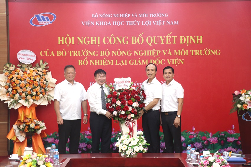 Hội nghị công bố Quyết định của Bộ trưởng Bộ Nông nghiệp và Môi trường bổ nhiệm lại Giám đốc Viện