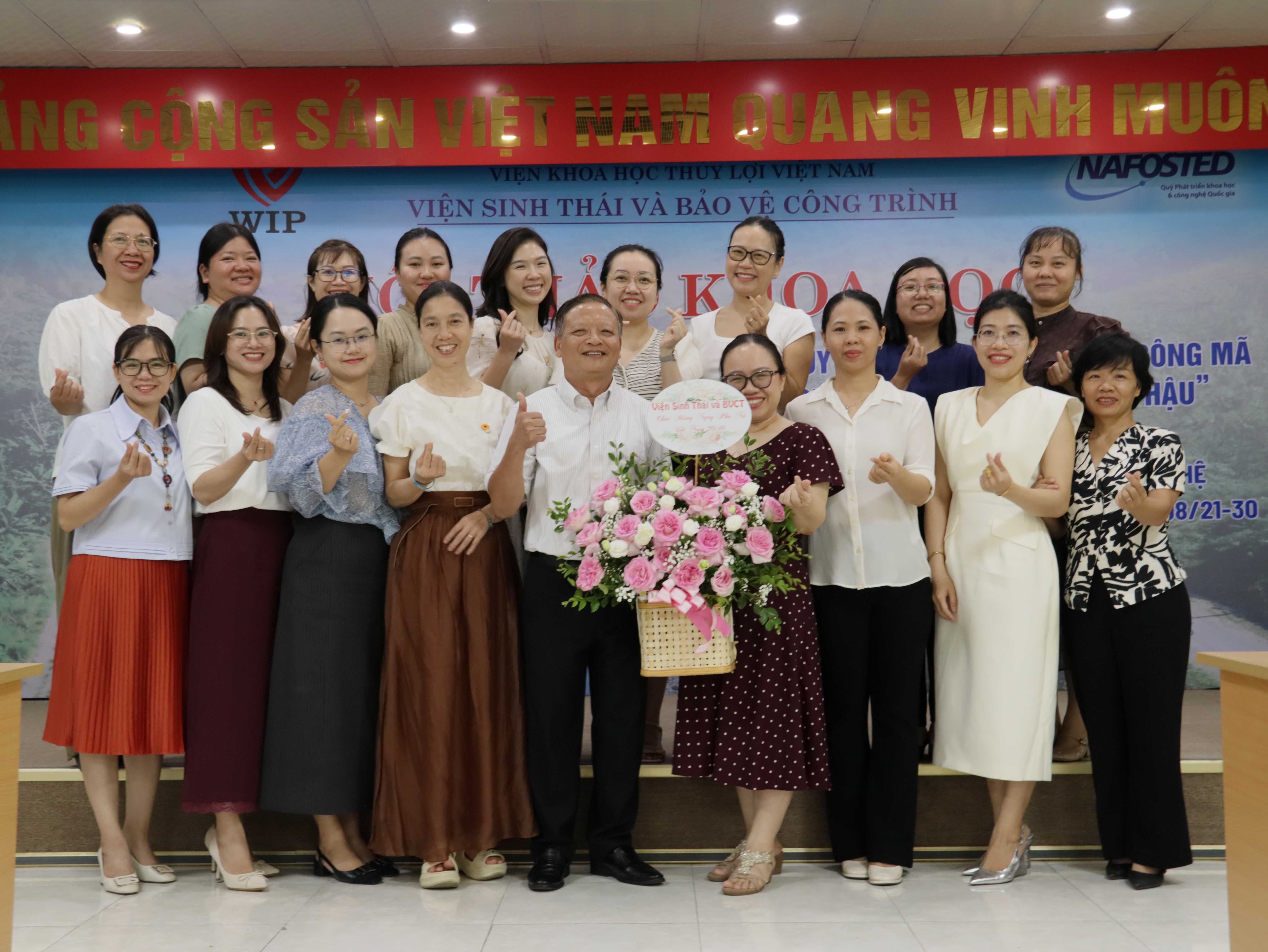 Viện Sinh thái và Bảo vệ công trình tổ chức gặp mặt chúc mừng ngày Phụ nữ Việt Nam 20/10
